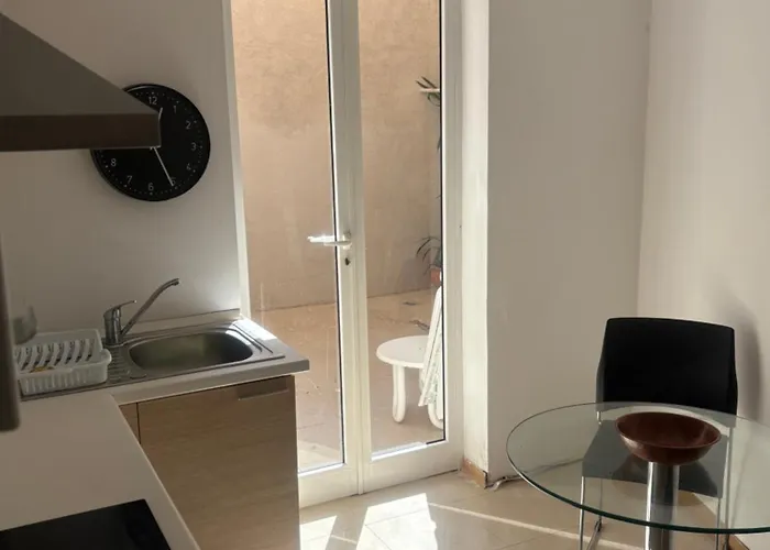 Seaside & * Saint Julian's